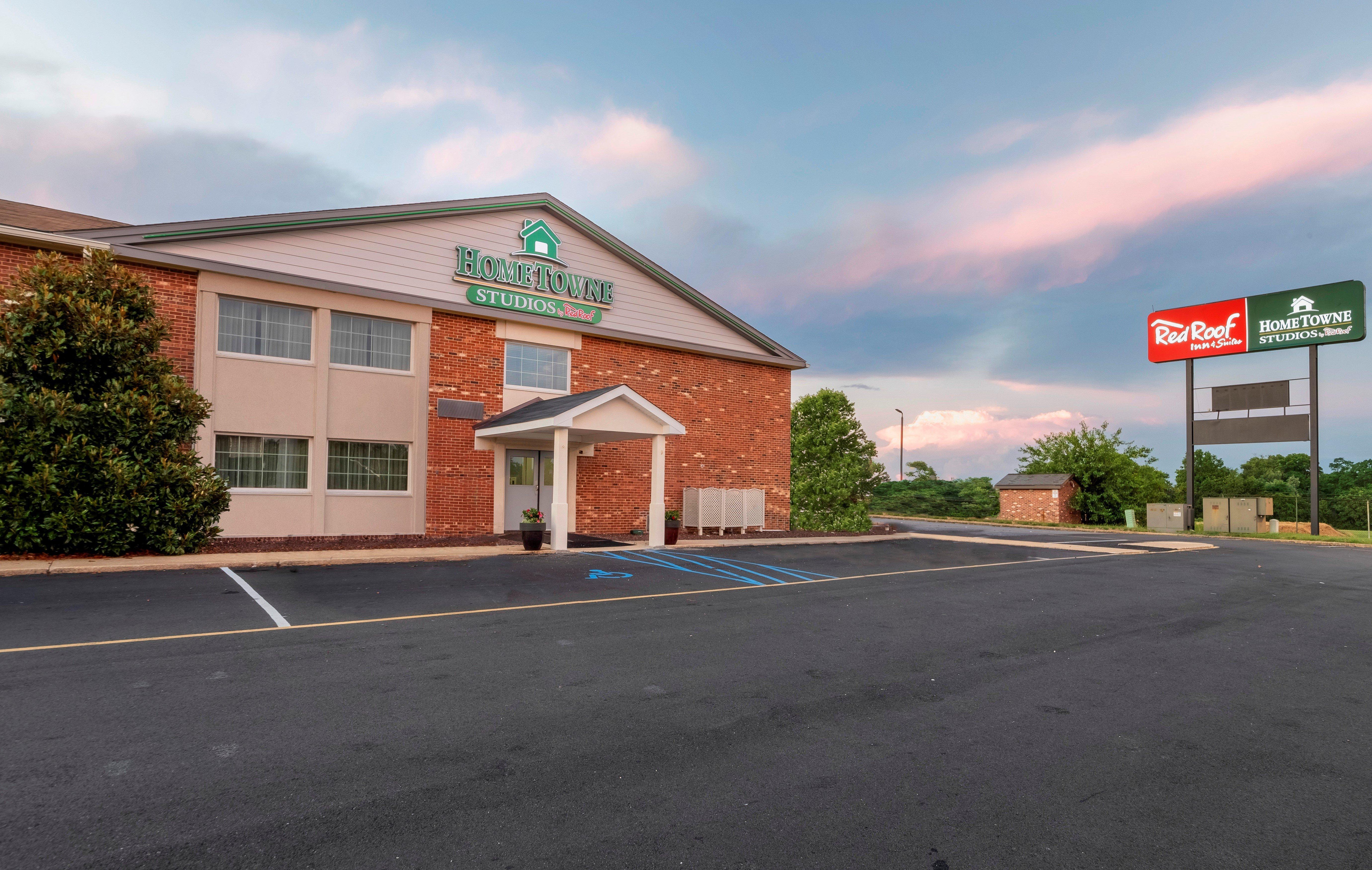 Red Roof Inn & Suites Wilmington - New Castle Dış mekan fotoğraf