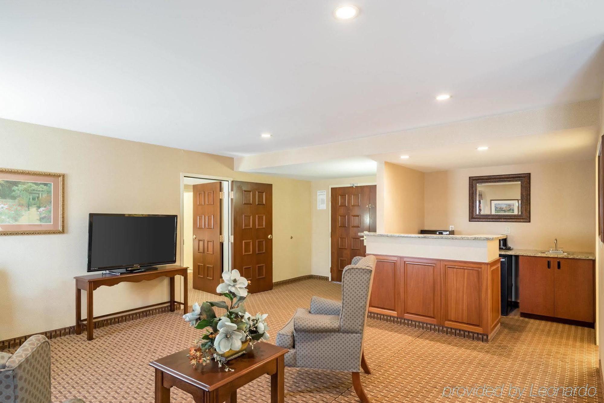 Red Roof Inn & Suites Wilmington - New Castle Dış mekan fotoğraf